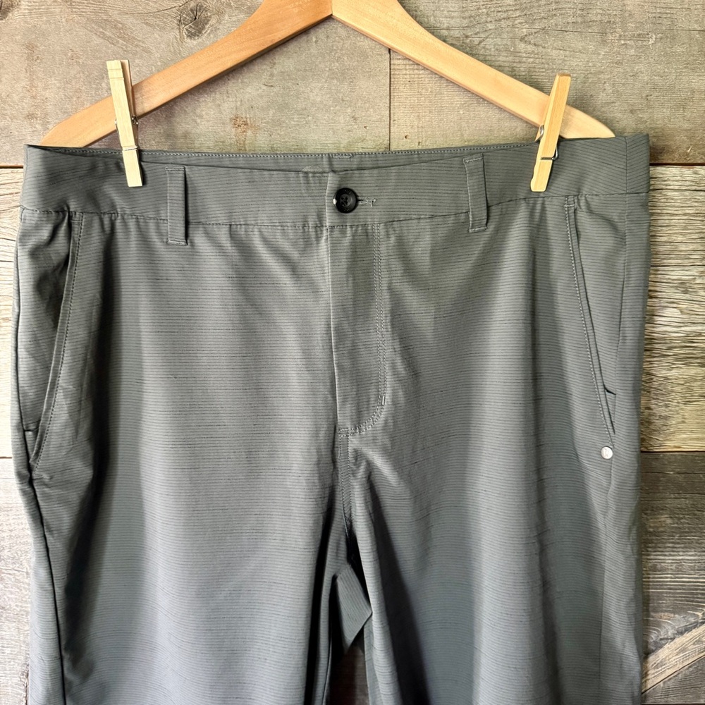 Vuori Pebble Shorts Men Shale Stretch Performance V399 Golf Casual Travel 33 - Picture 5 of 16